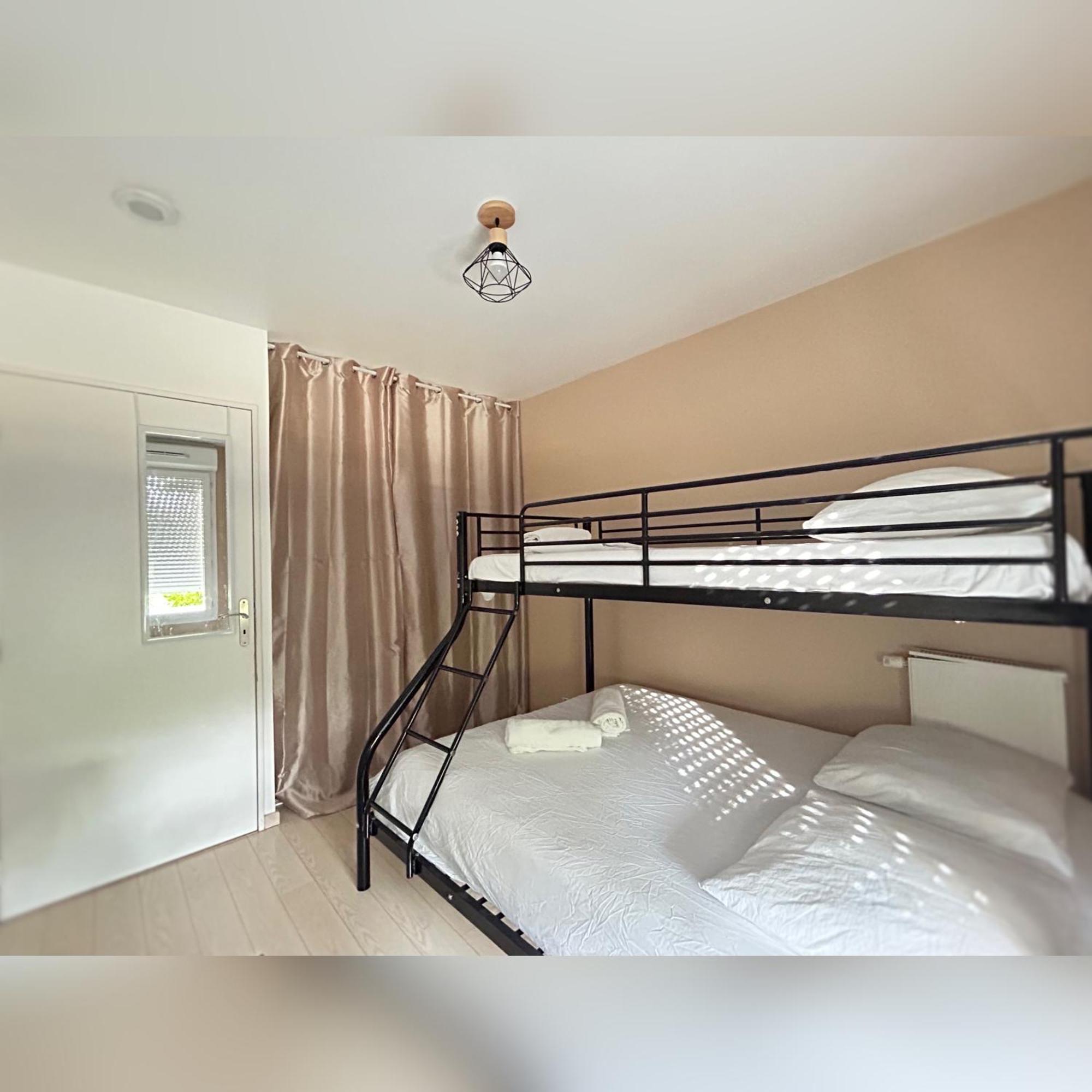 Le Duplex Chessy - 15Min From Disneyland - 2 Private Parkings - Garden - Kingsize & Queensize Bed - Supermarket Behind The House المظهر الخارجي الصورة